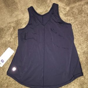 Women lulu lemon size 6 navy turn about tank