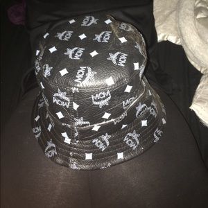 Mcm bucket hat