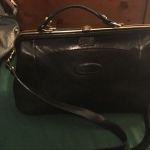 Black Leather Oroton Sydney Shoulder Handbag