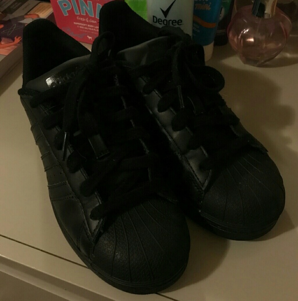 ADIDAS LOW TOP SHELLTOE
