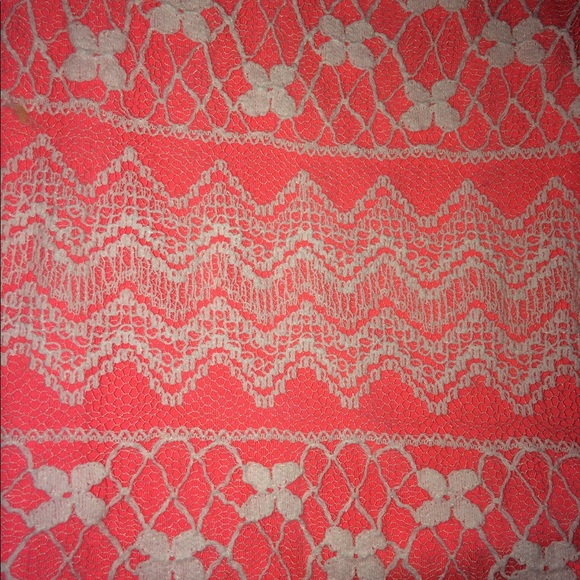 Pink Lace Croptop - Picture 3 of 4