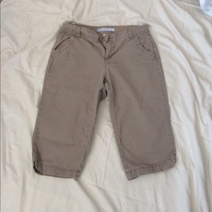 Tan capris