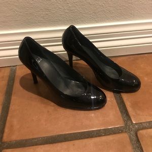 Stuart Weitzman pump black patent