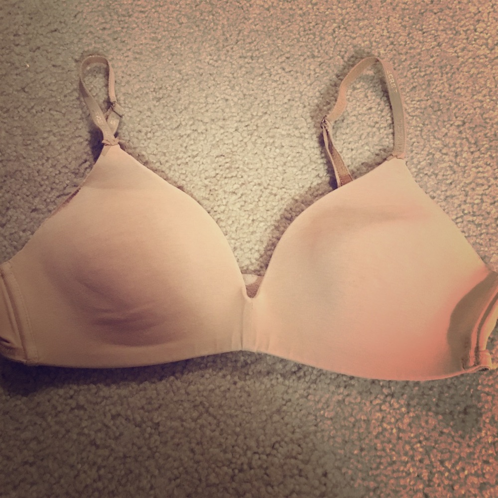 Victoria's Secret lightly padded nude bra 💜