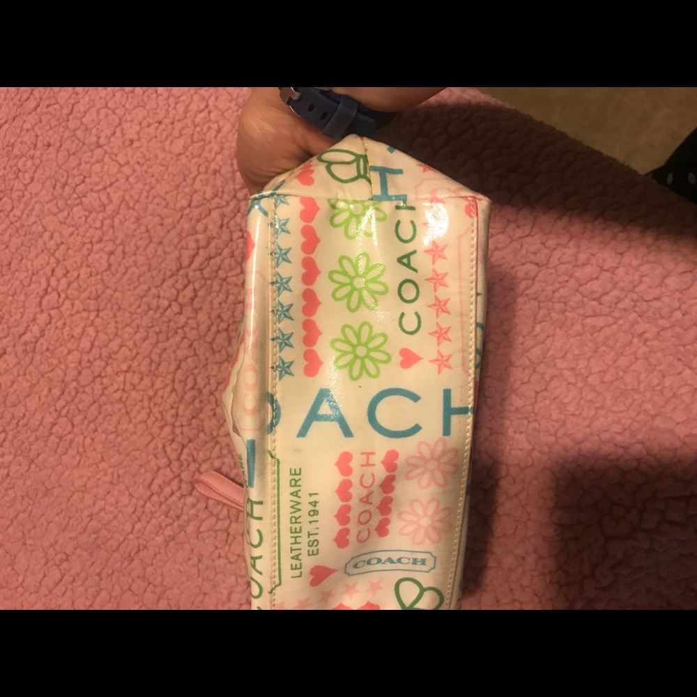 Small Authentic Coach Handbag - Picture 4 of 5
