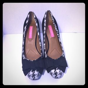 Isaac Mizrahi Black & White Houndstooth Pumps