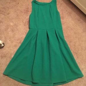 Green sleeveless dress