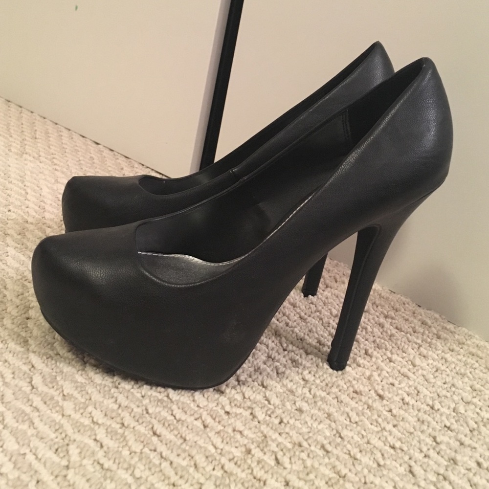 Payless Black Platform Pumps