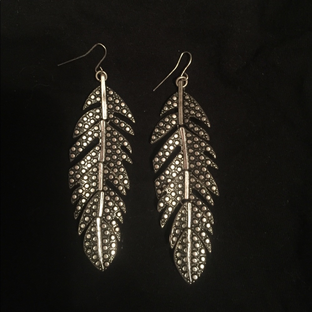 Cute antiqued silver leaf earrings