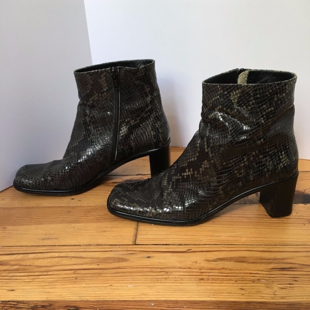 VIA SPIGA Snakeskin Block Heel Ankle Boot BLK