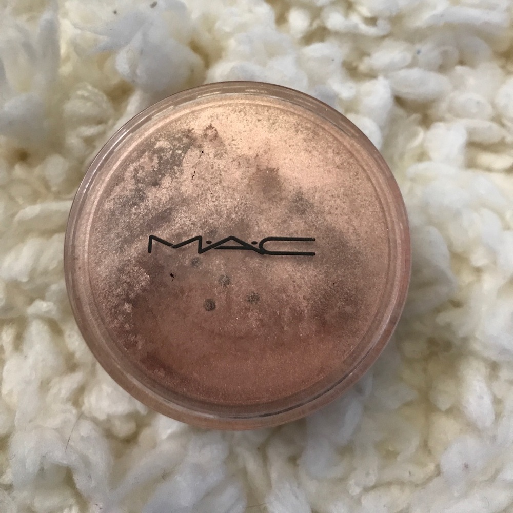 MAC pearlizer sheer pigment