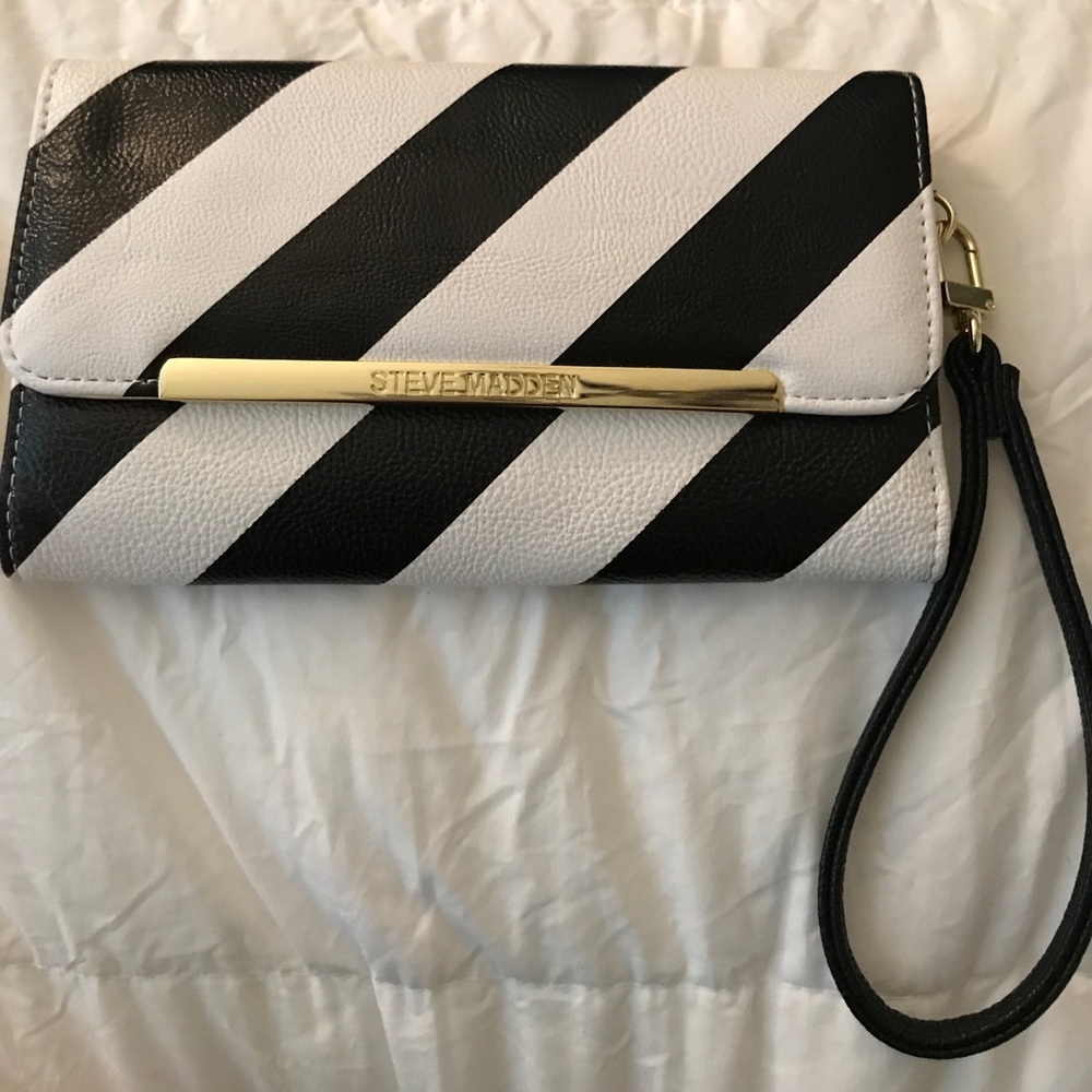 Steve Madden wristlet