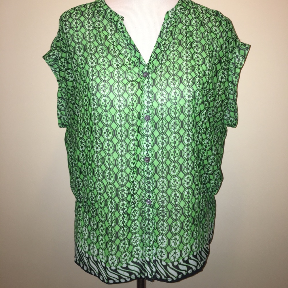 Vince Camuto top in green and black
