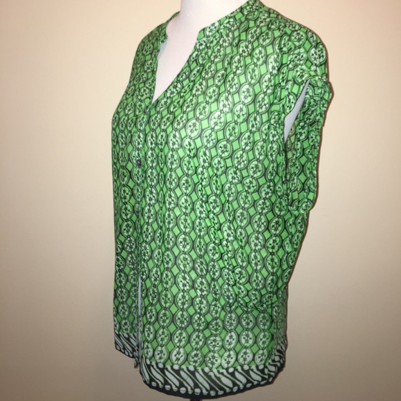 Vince Camuto top in green and black - Picture 2 of 8