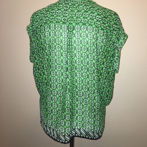 Vince Camuto top in green and black - Picture 3 of 8