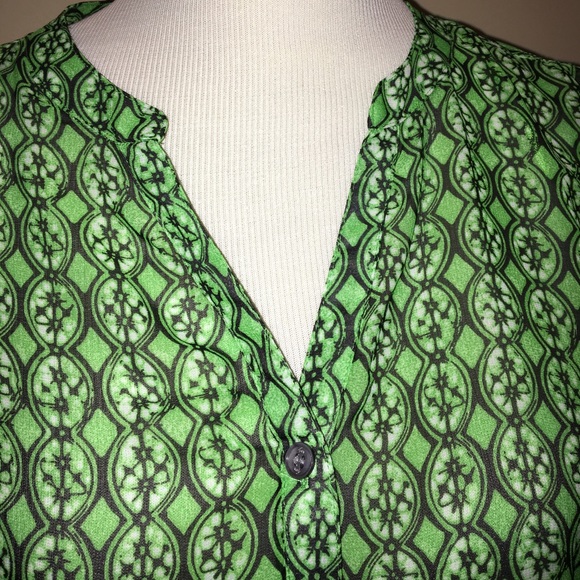 Vince Camuto top in green and black - Picture 5 of 8