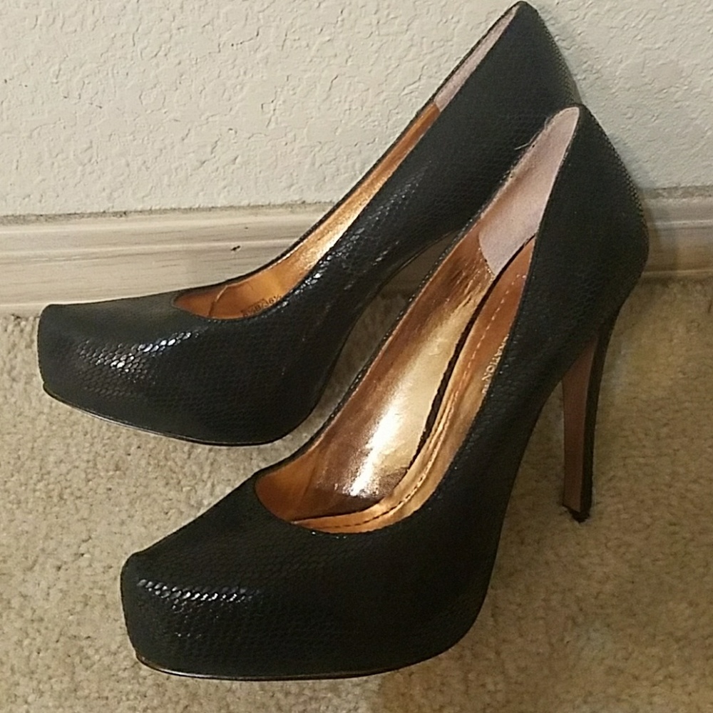 ***Final Sale**** BCBGeneration Platform Pumps