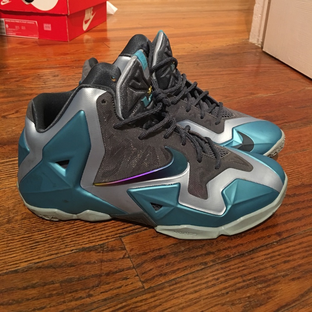 Lebron Sneakers