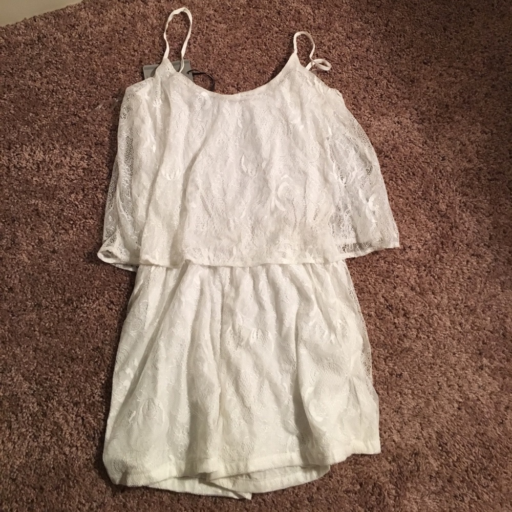 White lace romper new with tags XS-S