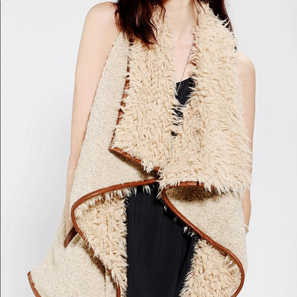 urban-outfitters staring-at-stars sherpa-vest