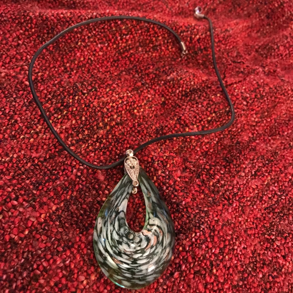 Necklace with beautiful pendant !