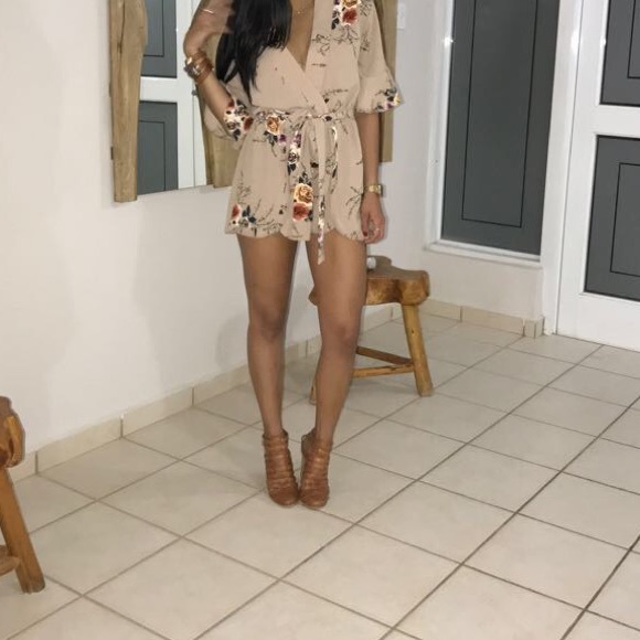 Boho Floral Print Romper V Neck. - Picture 4 of 4