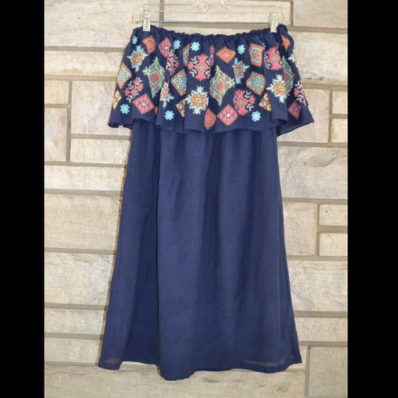 Judith March Dresses & Skirts - Judith March Strapless Embroidery Dress