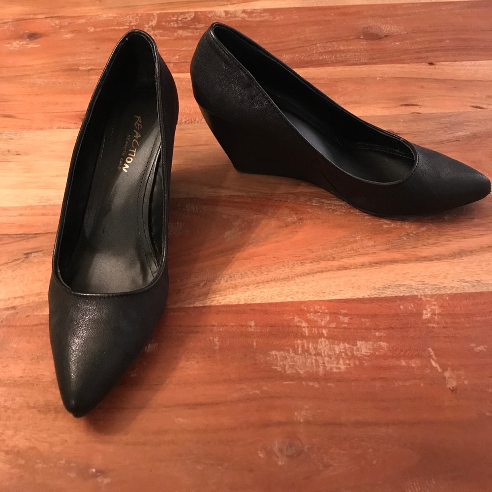 Kenneth Cole black leather wedge size 9.5