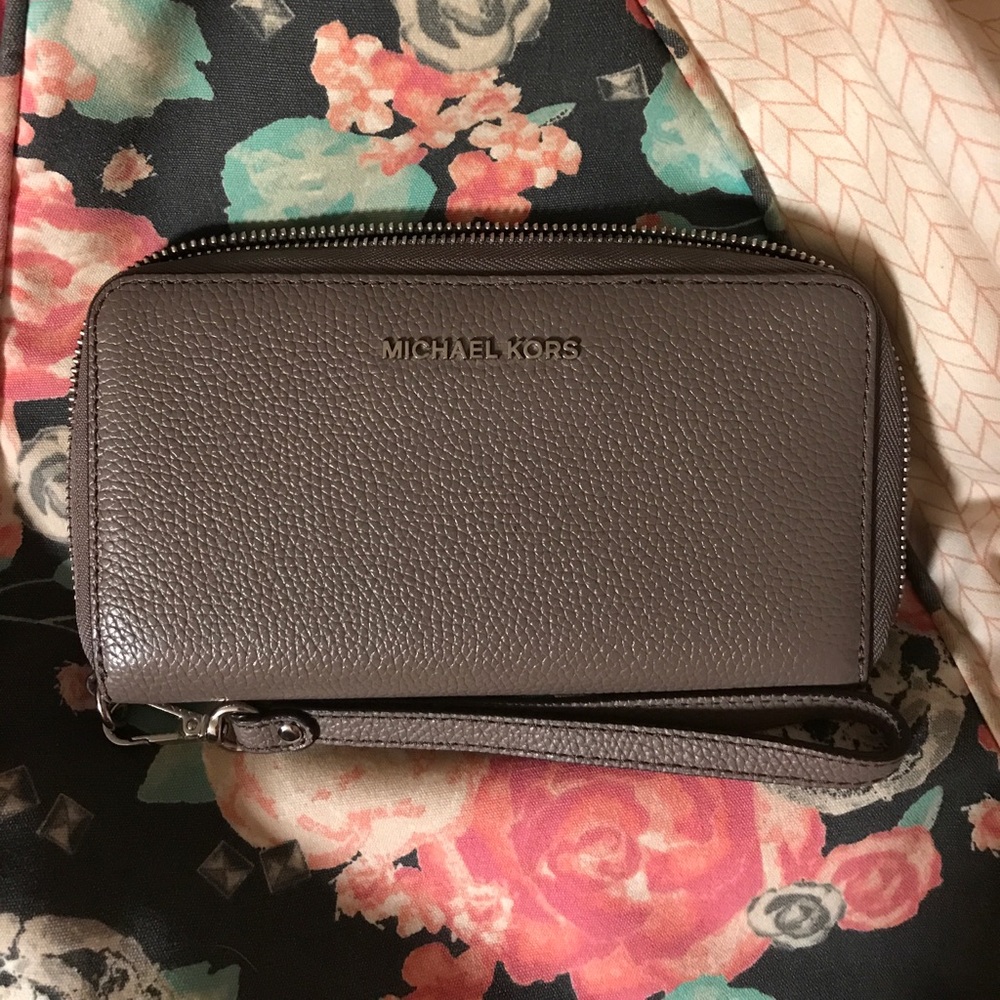 Michael Kors Wallet & Wristlet