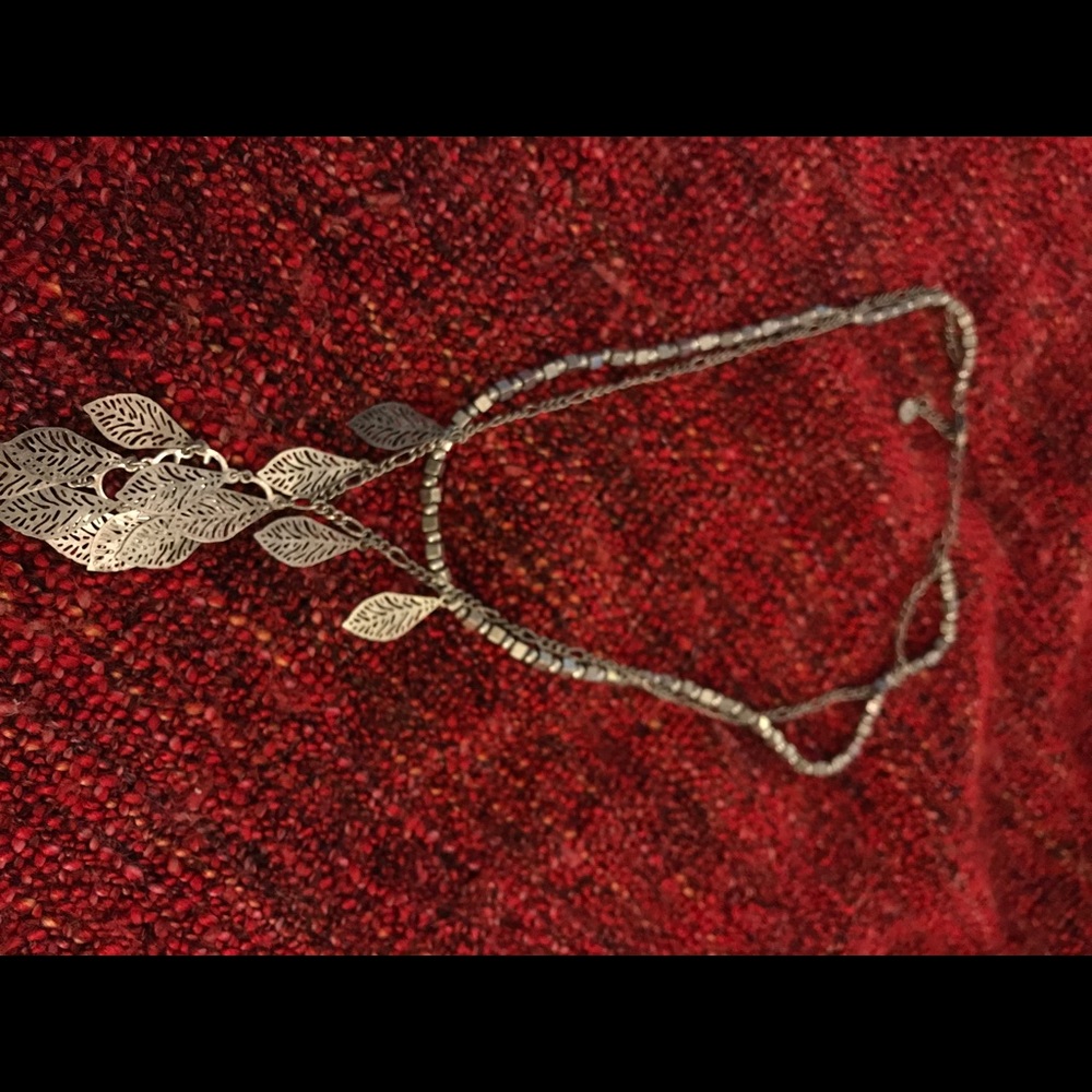 Sliver necklace.