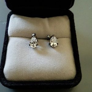 Teardrop cubic zirconia pierced earrings EUC
