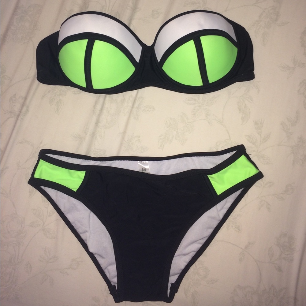 Triangle bikini set