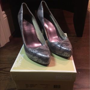 Michael Kors Annabel Pump size 9