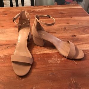 EUC Merona nude block heel sandal 9.5