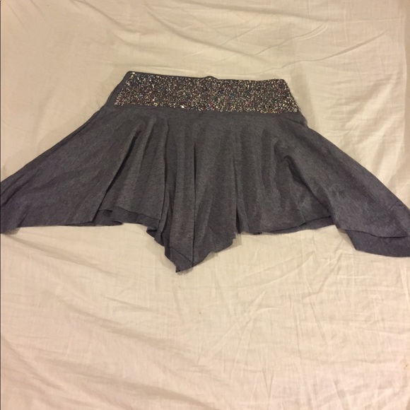 🆑FINAL PRICE‼️ Grey mini asymmetrical Skirt with multicolored top - Picture 3 of 4