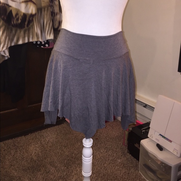 🆑FINAL PRICE‼️ Grey mini asymmetrical Skirt with multicolored top - Picture 2 of 4
