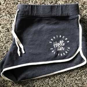 ♡ Hollister Junior/Women LOGO shorts.