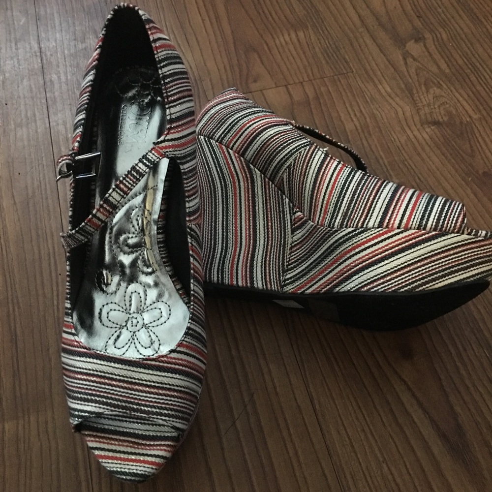 Mona Mia Collez Black Fabric Multicolored Wedges