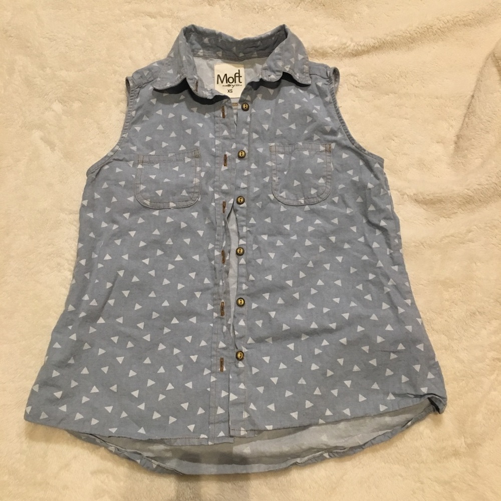 Button up sleeveless button up top