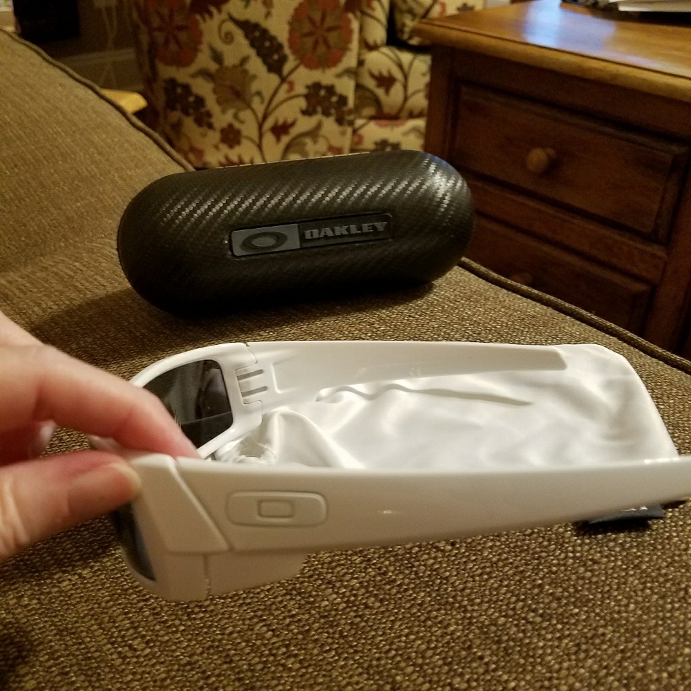 Mens oakley sunglasses with hard case