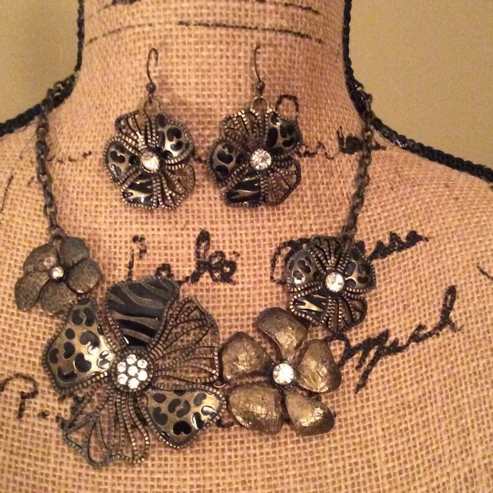 Bronze leopard necklace and earring set