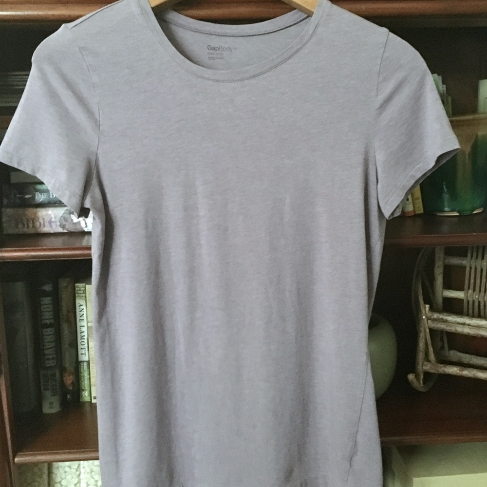 GAP Pure Body tee in size large.