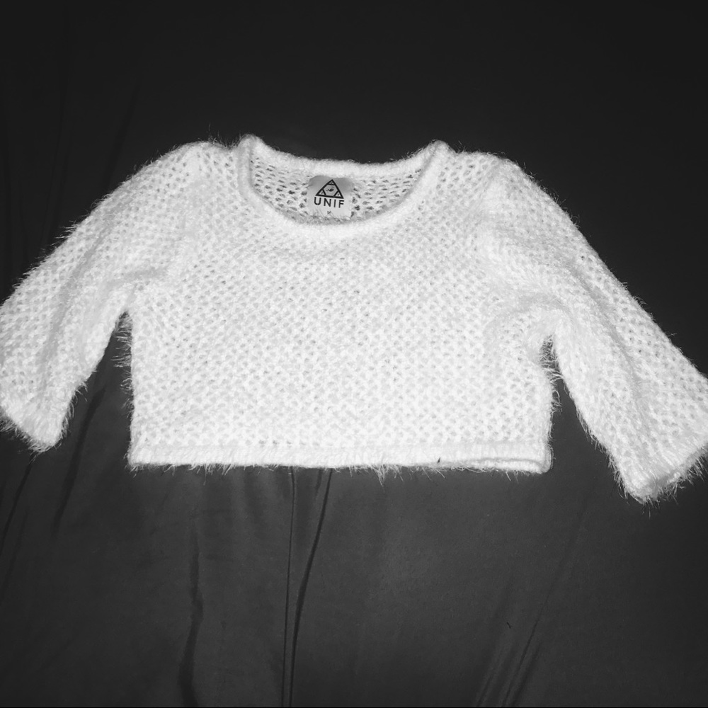 UNIF FUZZY WHITE CROP SIZE M