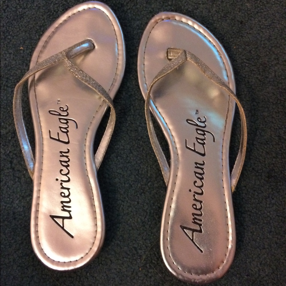 American Eagle flip flops