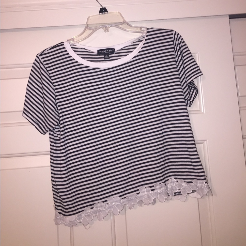 B&W striped slight crop shirt