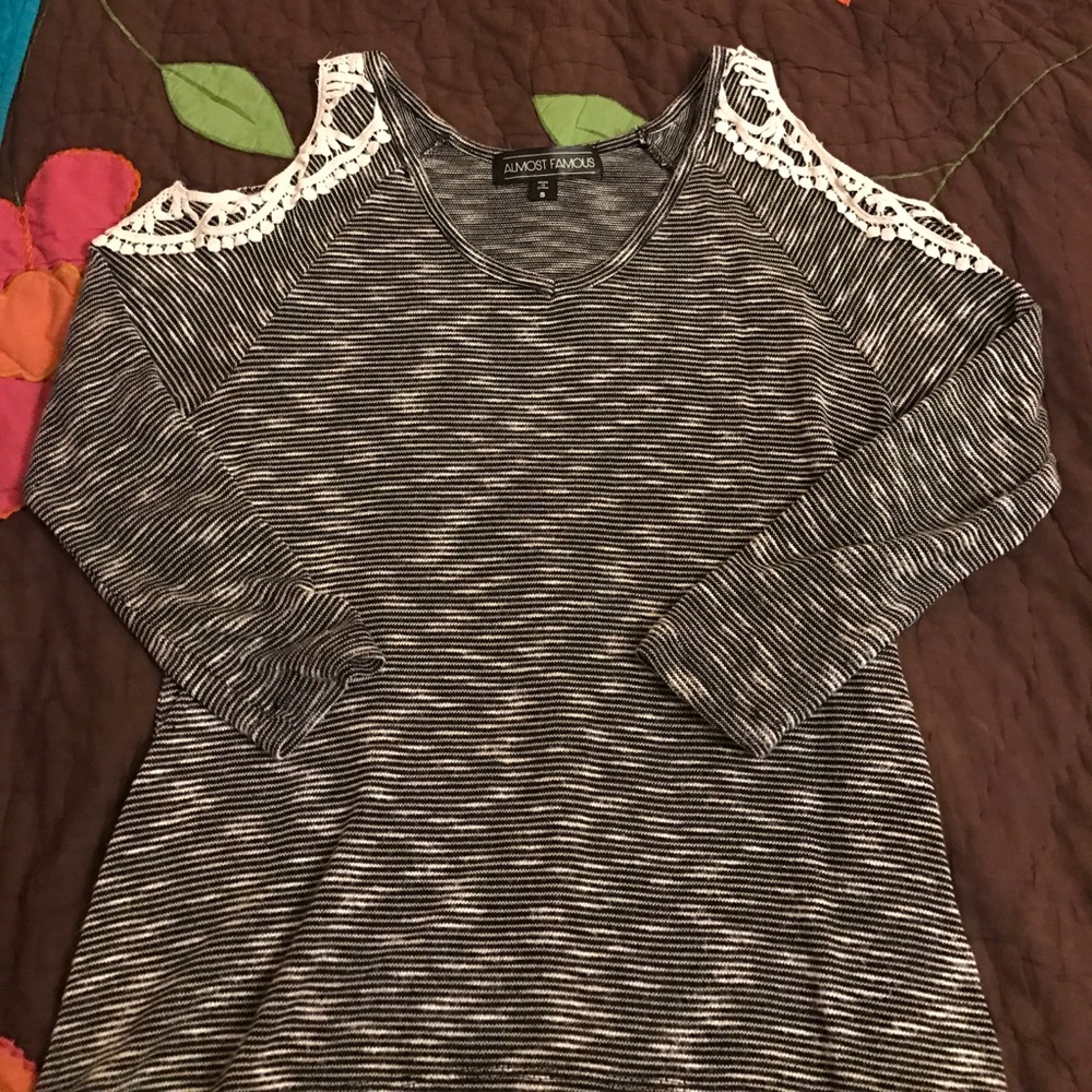 Cold shoulder fall/winter shirt