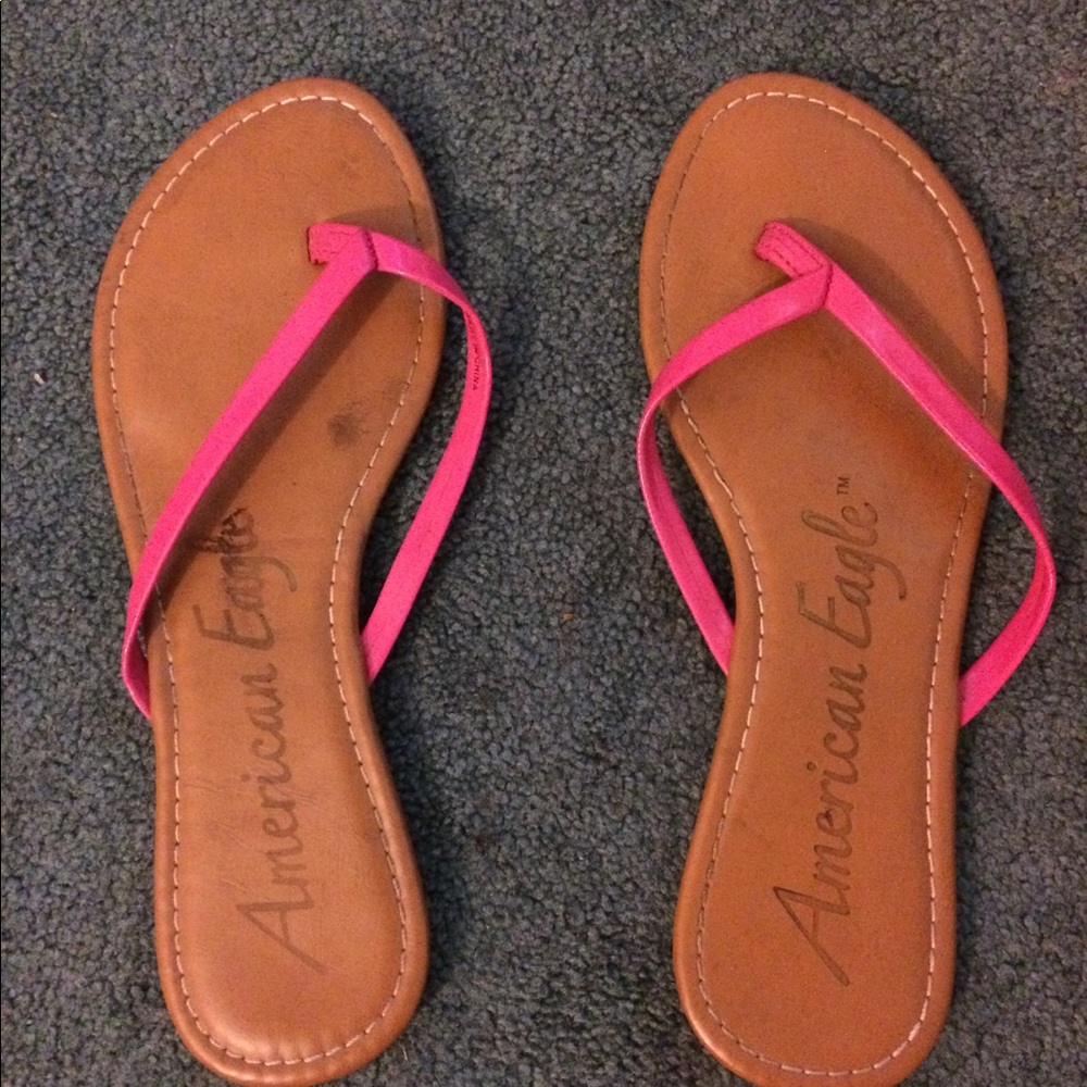 American Eagle flip flops