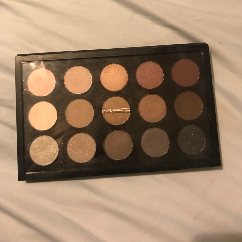 MAC Eye shadow palette