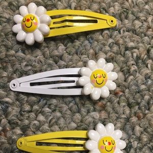 Cute set of three sunflower clips