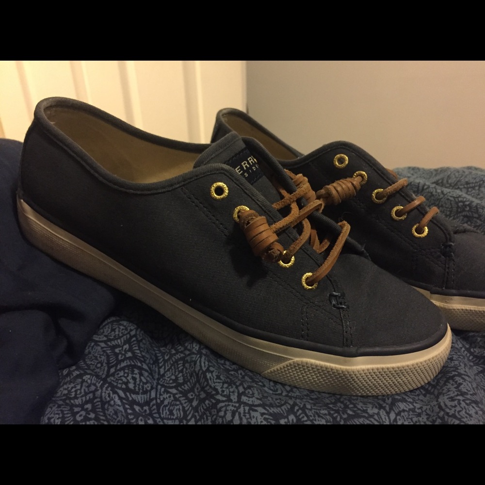 Pre-Loved Navy Women's Sperry Top-Sider Sneakers!